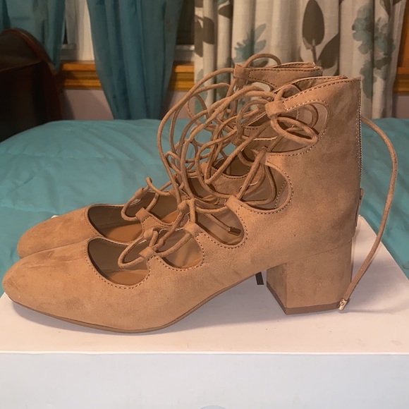 Also Tan lace up heel - Picture 3 of 6